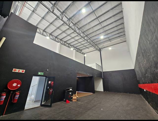 322M² WAREHOUSE TO LET IN LINBRO PARK